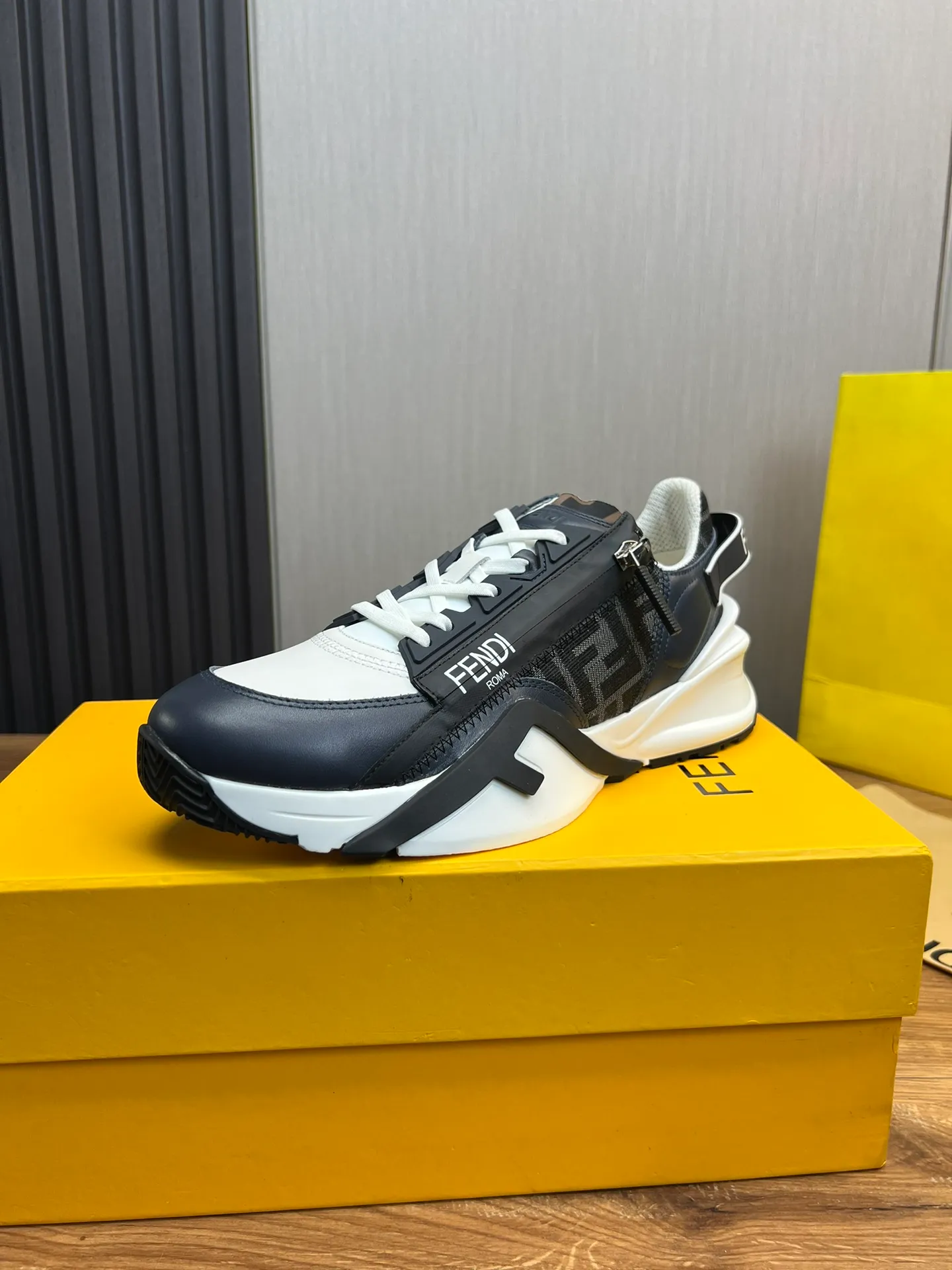Men's men's shoes💰520💰 Fendi [Fendi] hot style is on the market🔥Fashionable casual men's shoes🔱Made of original brand fly knit fabric. Original cowhide + breathable mesh lining + sheepskin feet. Perfect shape and top quality, you deserve it🔜Original rubber outsole, ultra-light, non-slip and wear-resistant👣 Standard size 38-44